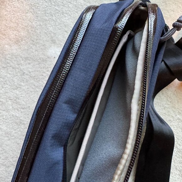 Bellroy Venture Ready Sling 2.5 (Dark Blue) - Picture 5 of 8